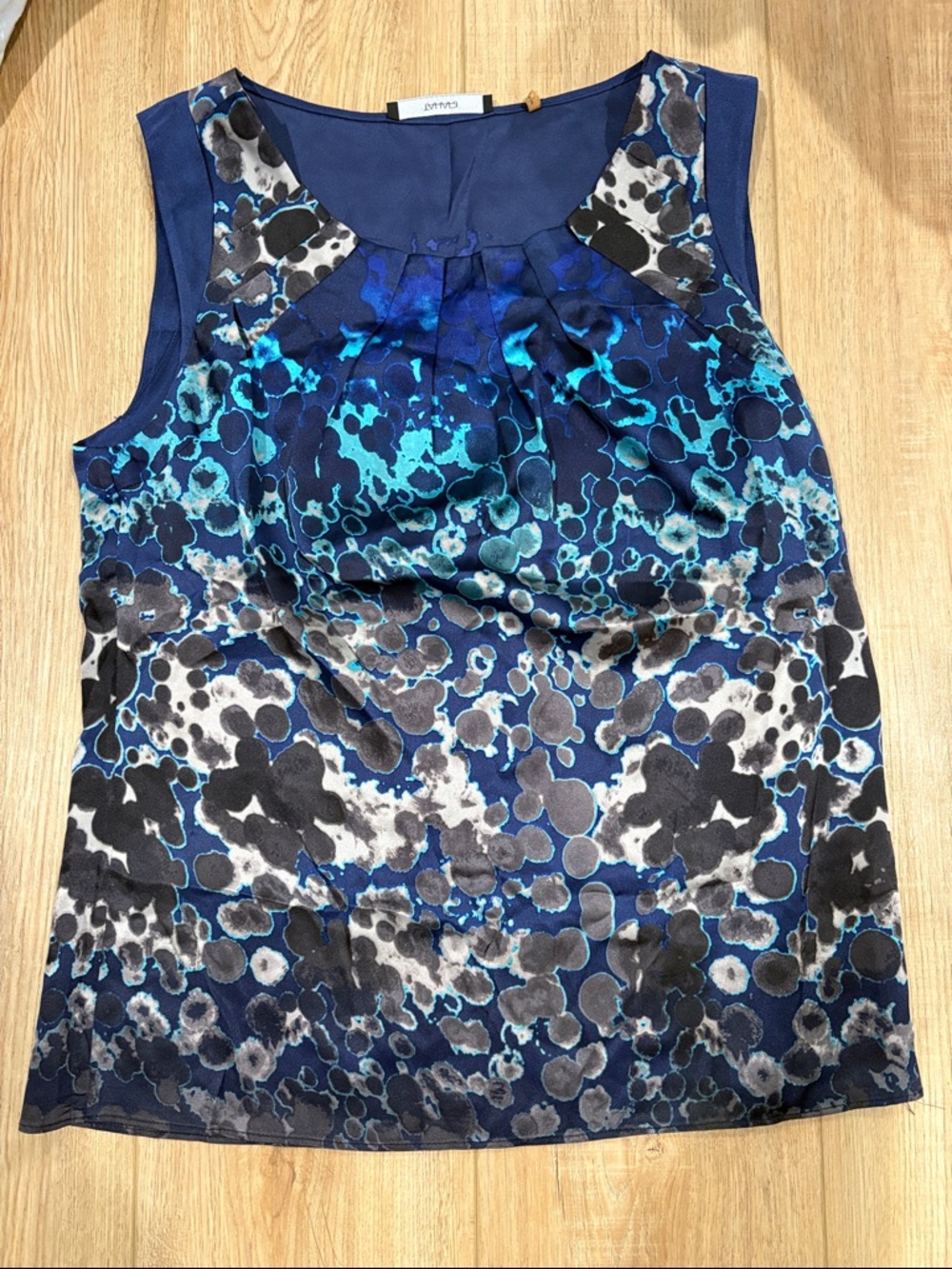 Tahari Sleeveless Blue Abstract Print Shell Top
